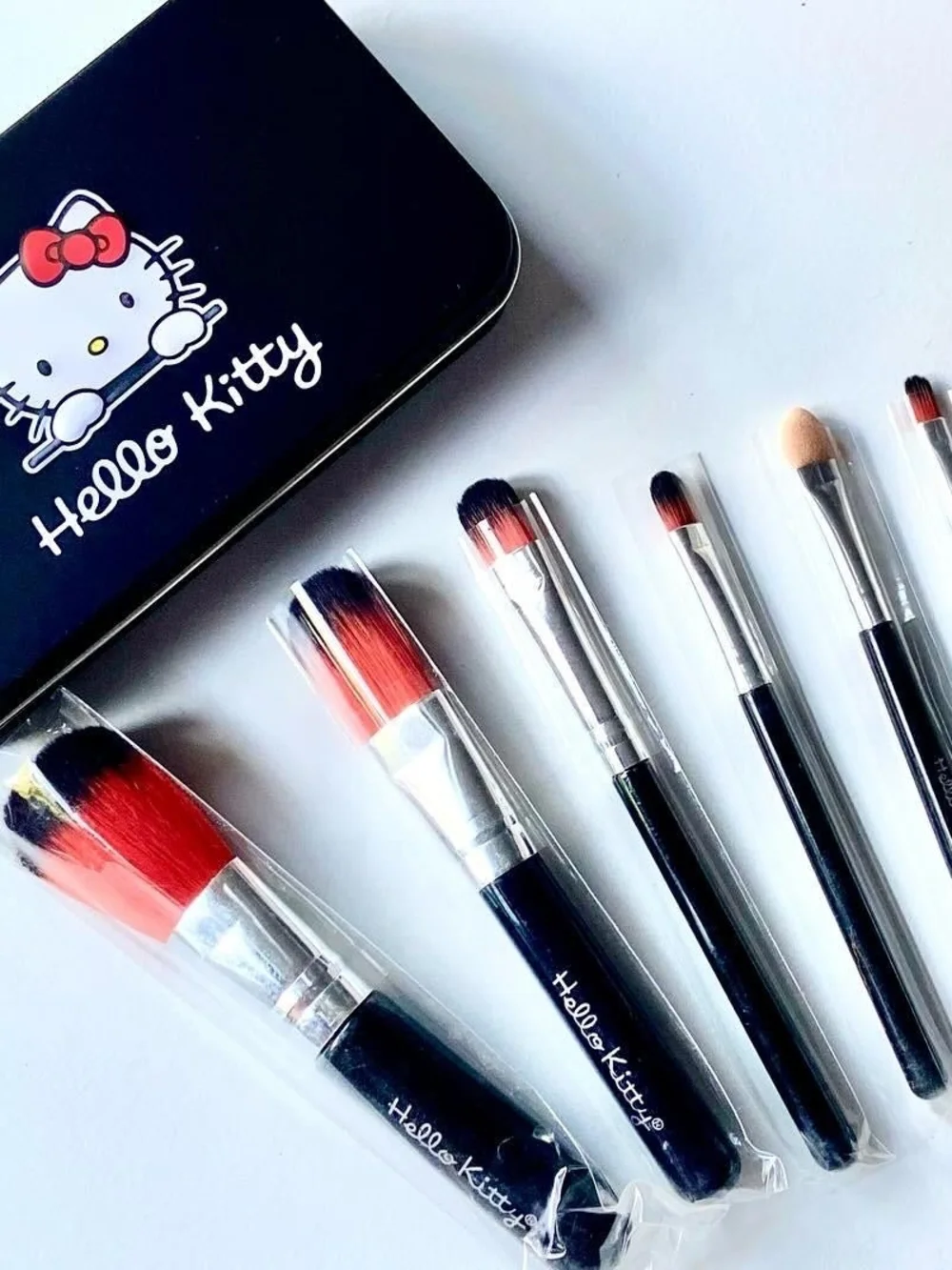 Hello Kitty Black Brush Set with Red Bristles